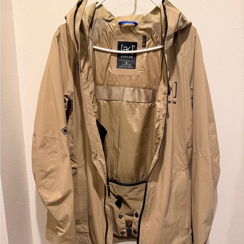 Burton Women’s  [ak]® Upshift GORE-TEX 2L Jacket, Size S - Picture 10 of 12
